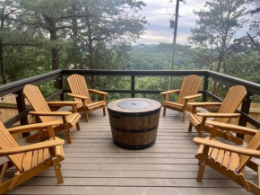 WHISKEY RIDGE 3 Bdrm Cabin-FirePit, Fenced Yard, Hot Tub